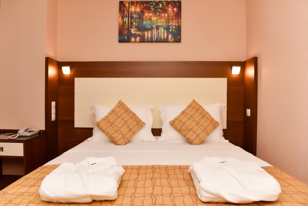 أوشاك Ozgobek Ronesans Hotel De Luxe المظهر الخارجي الصورة