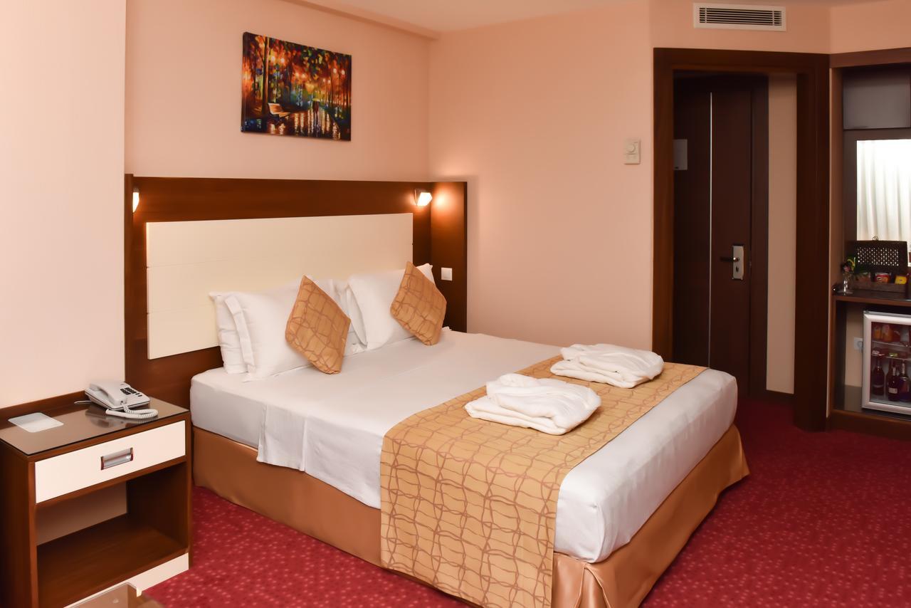 أوشاك Ozgobek Ronesans Hotel De Luxe المظهر الخارجي الصورة