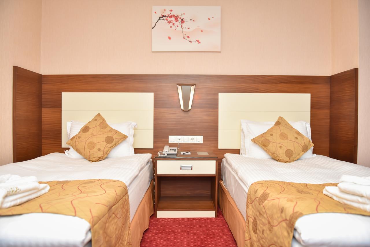 أوشاك Ozgobek Ronesans Hotel De Luxe المظهر الخارجي الصورة