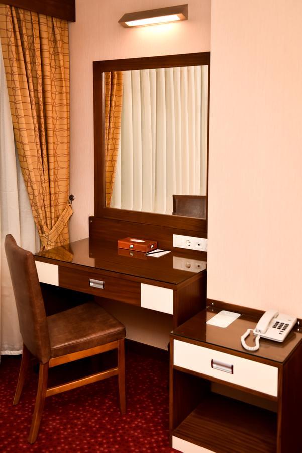 أوشاك Ozgobek Ronesans Hotel De Luxe المظهر الخارجي الصورة