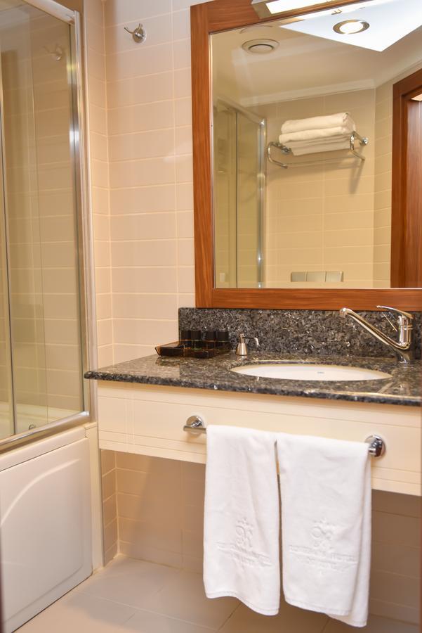 أوشاك Ozgobek Ronesans Hotel De Luxe المظهر الخارجي الصورة