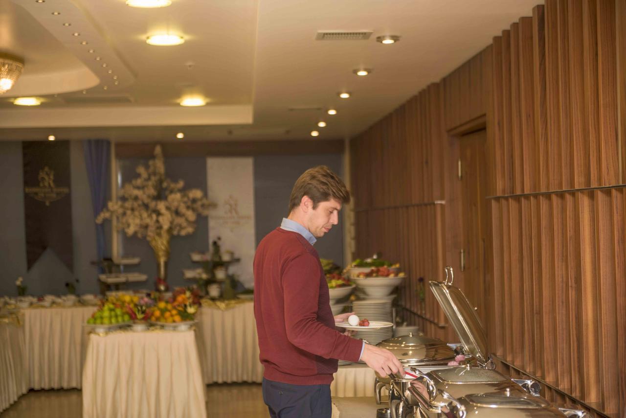 أوشاك Ozgobek Ronesans Hotel De Luxe المظهر الخارجي الصورة