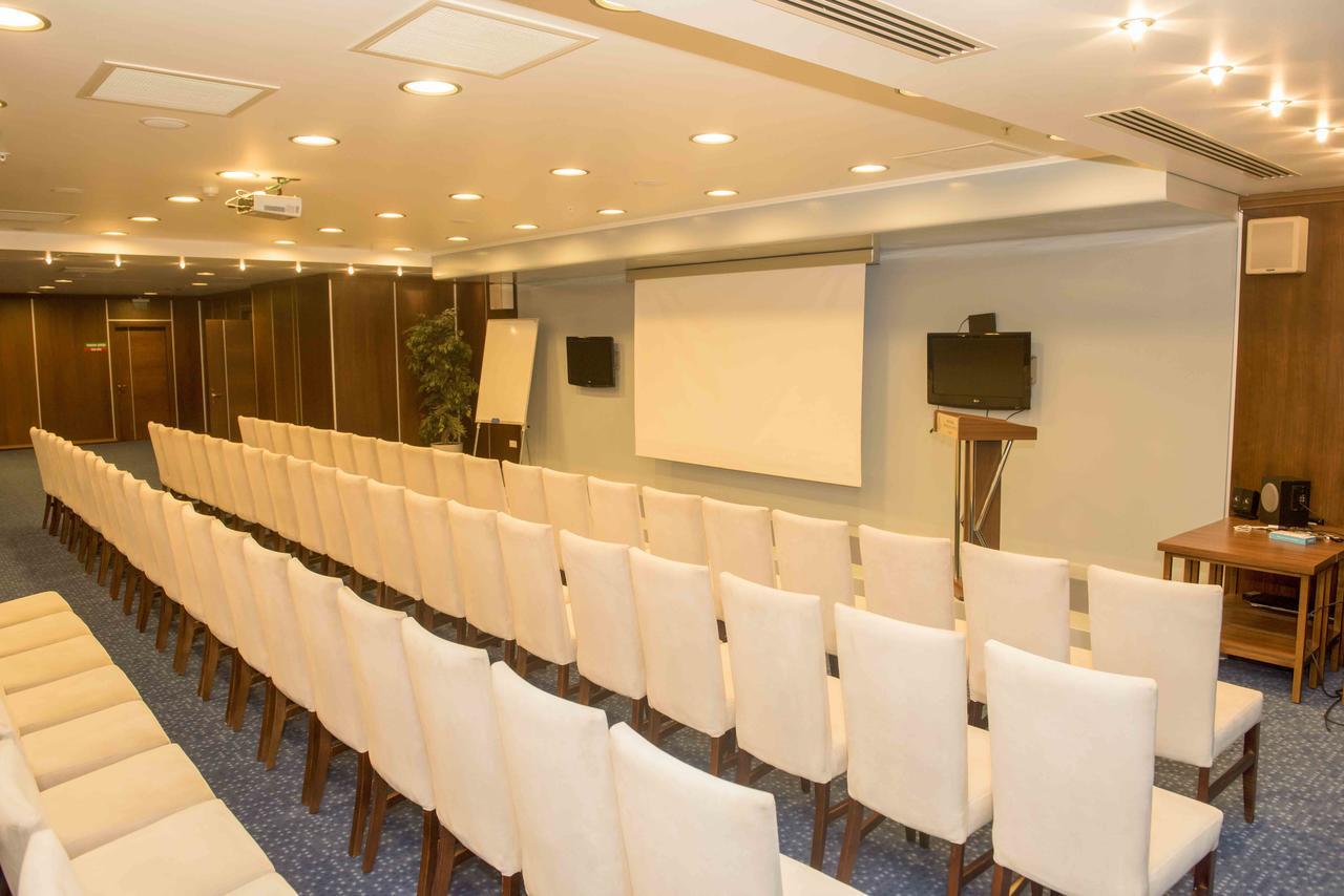 أوشاك Ozgobek Ronesans Hotel De Luxe المظهر الخارجي الصورة