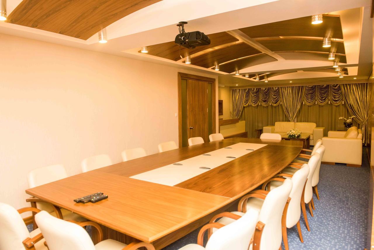 أوشاك Ozgobek Ronesans Hotel De Luxe المظهر الخارجي الصورة