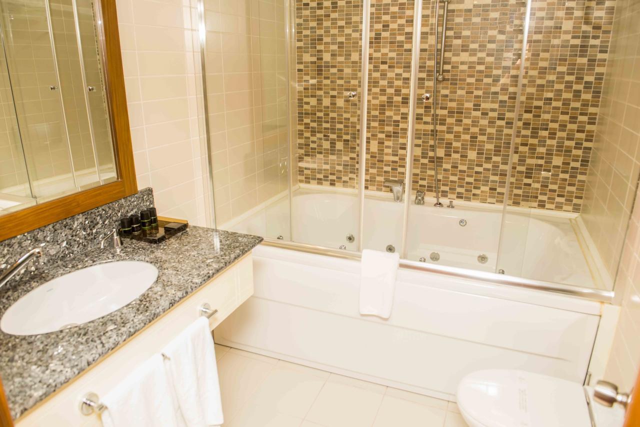 أوشاك Ozgobek Ronesans Hotel De Luxe المظهر الخارجي الصورة