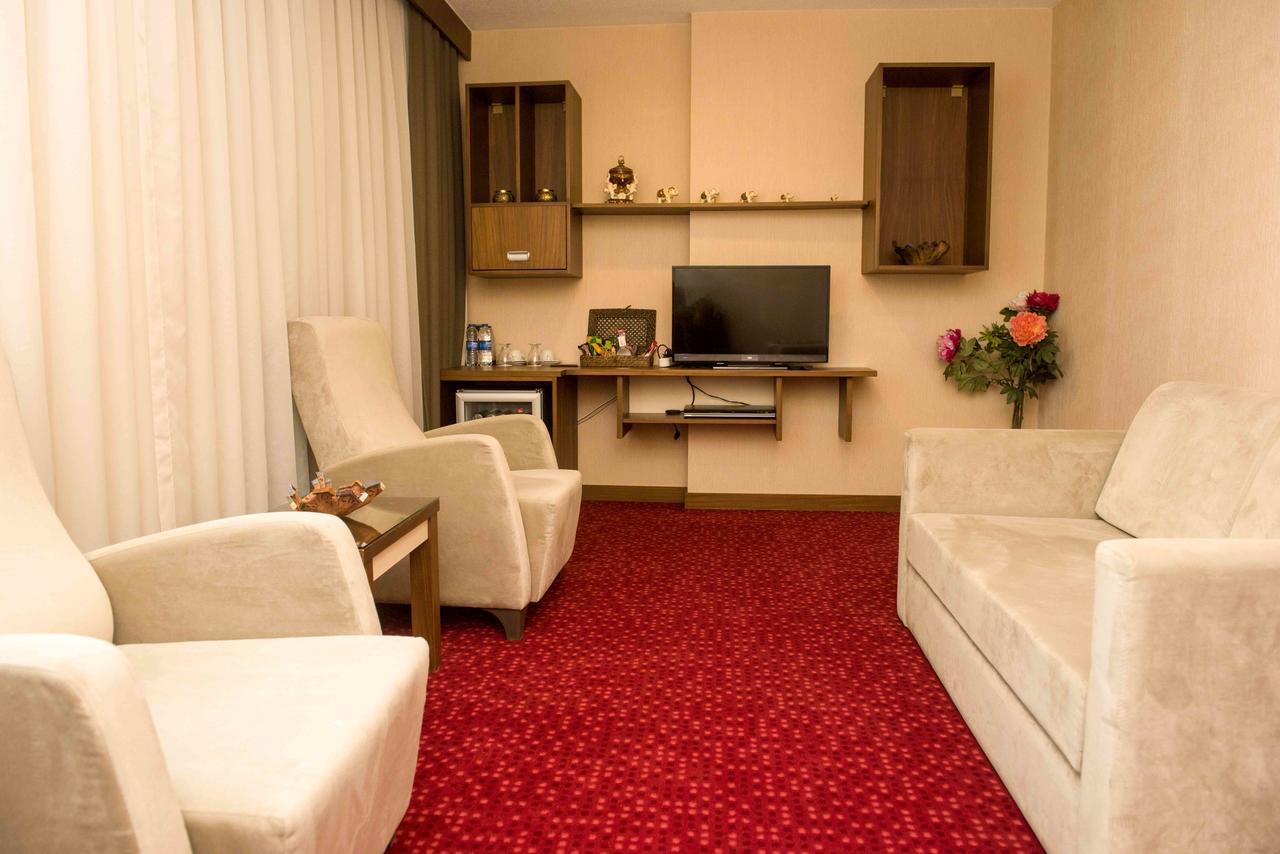 أوشاك Ozgobek Ronesans Hotel De Luxe المظهر الخارجي الصورة