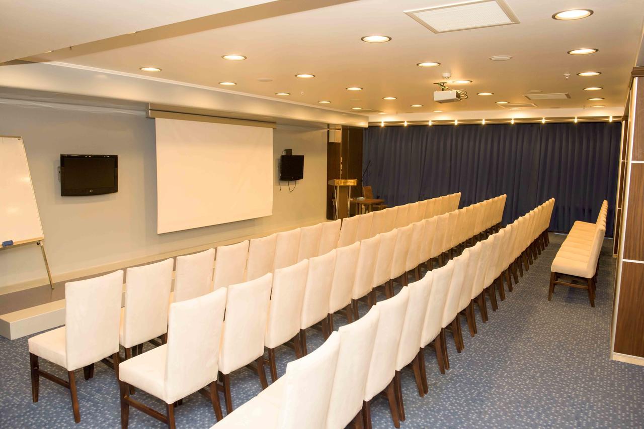 أوشاك Ozgobek Ronesans Hotel De Luxe المظهر الخارجي الصورة