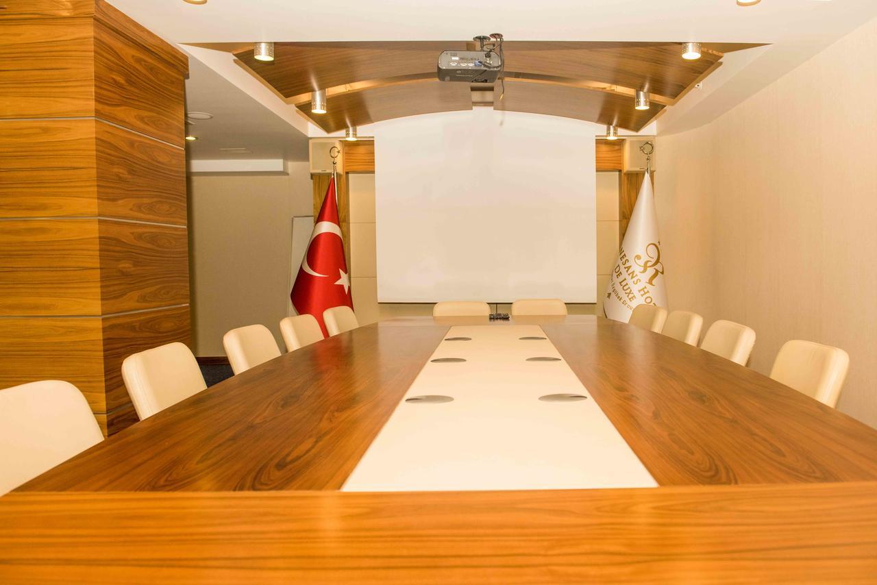 أوشاك Ozgobek Ronesans Hotel De Luxe المظهر الخارجي الصورة