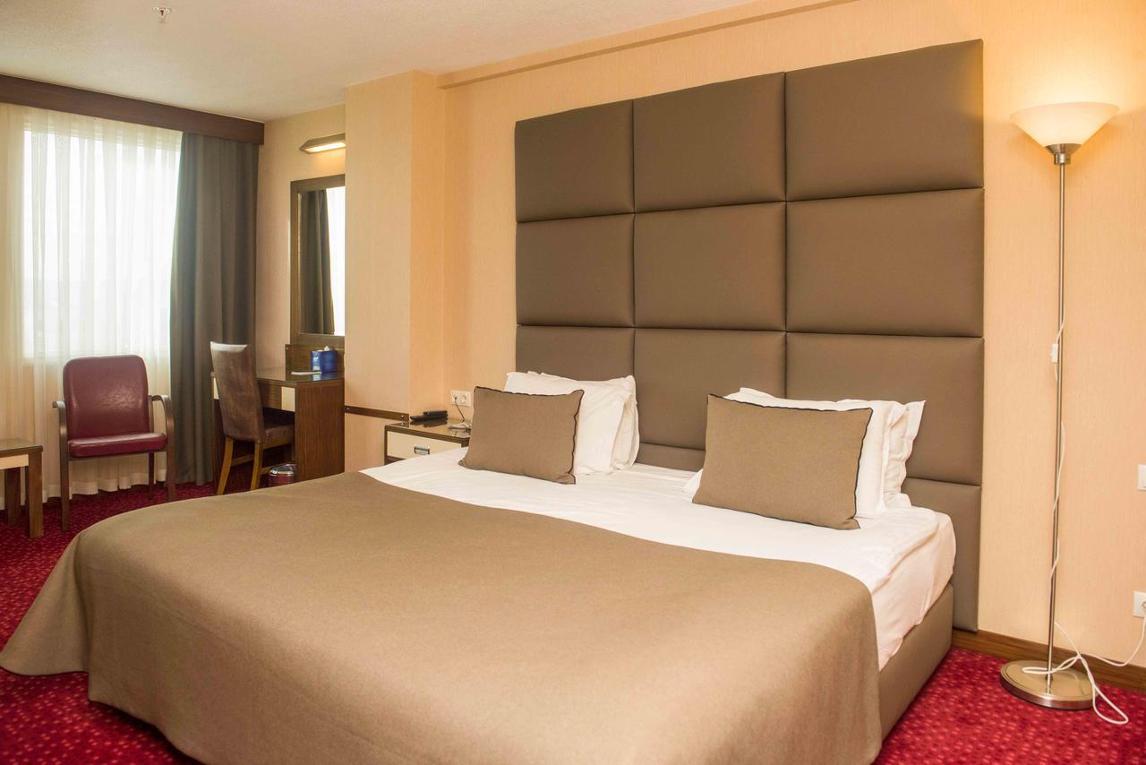 أوشاك Ozgobek Ronesans Hotel De Luxe المظهر الخارجي الصورة