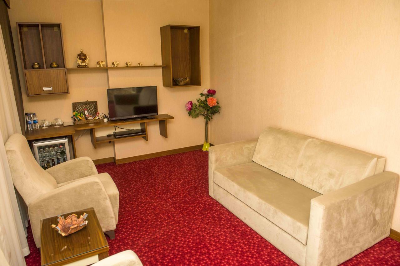 أوشاك Ozgobek Ronesans Hotel De Luxe المظهر الخارجي الصورة