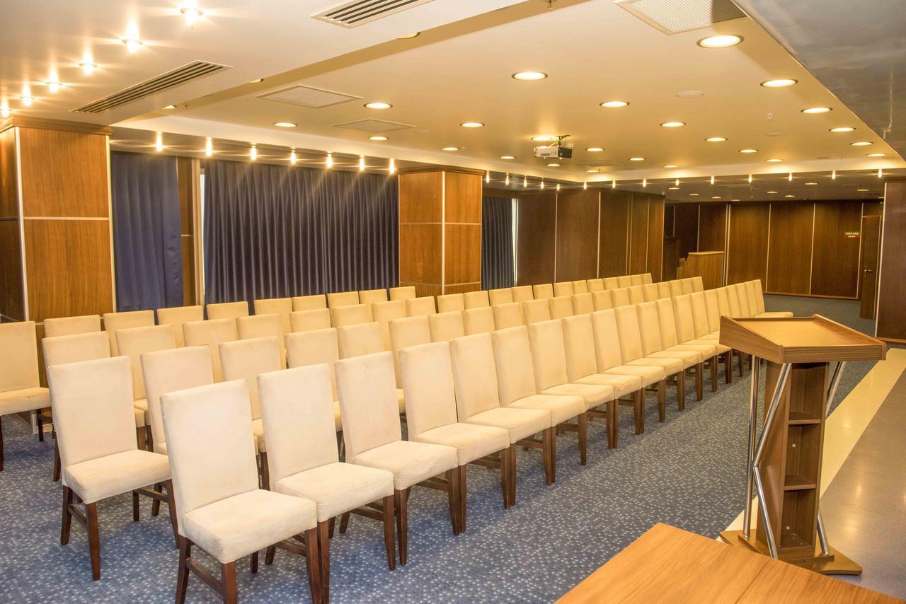 أوشاك Ozgobek Ronesans Hotel De Luxe المظهر الخارجي الصورة