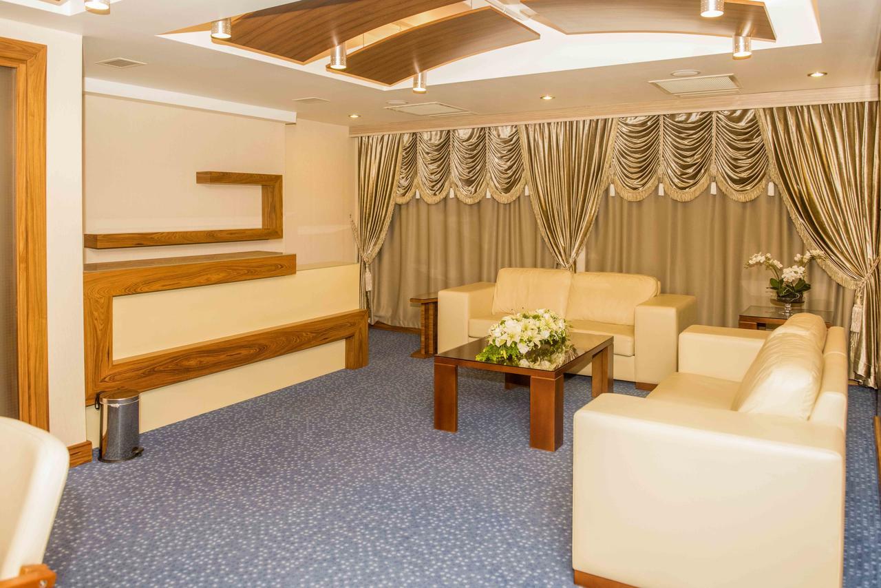 أوشاك Ozgobek Ronesans Hotel De Luxe المظهر الخارجي الصورة